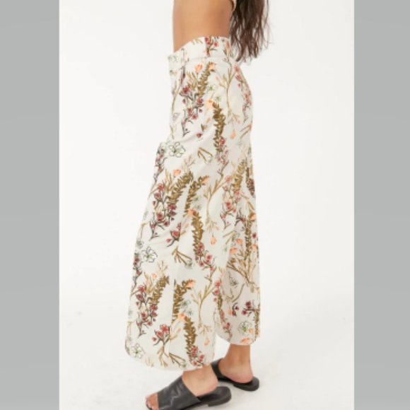 Free People Menorca Cropped Floral Printed Pants - Picture 4 of 16